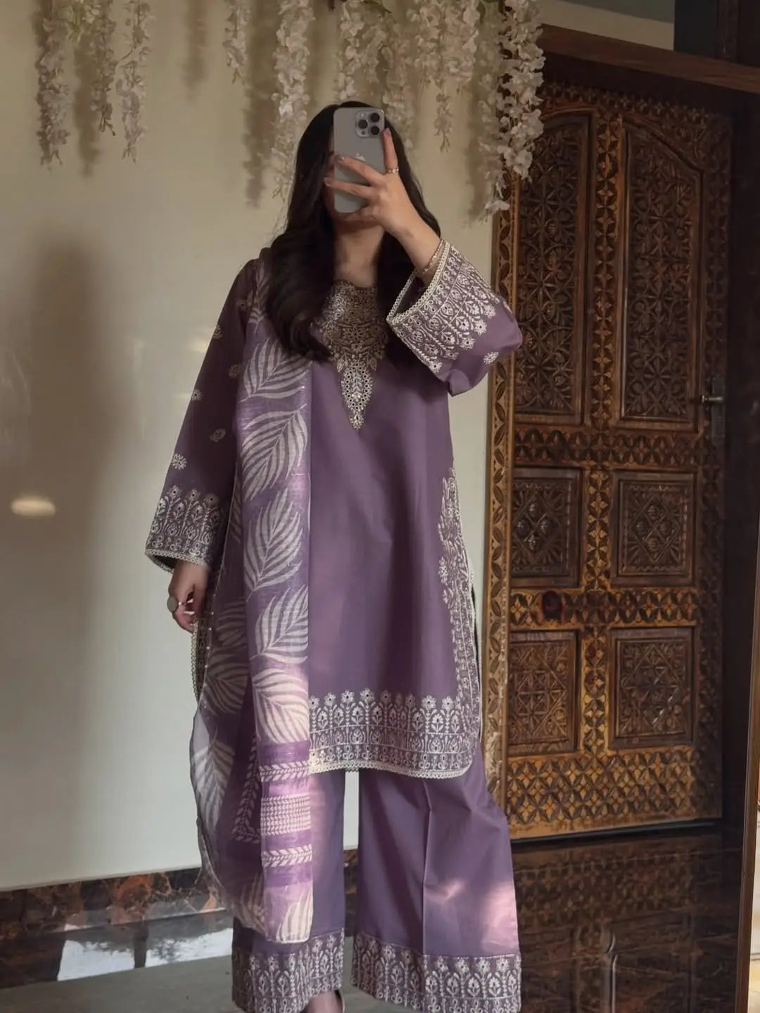 3 Pcs Women's Stitched Cotton Lawn Embroidered Suit