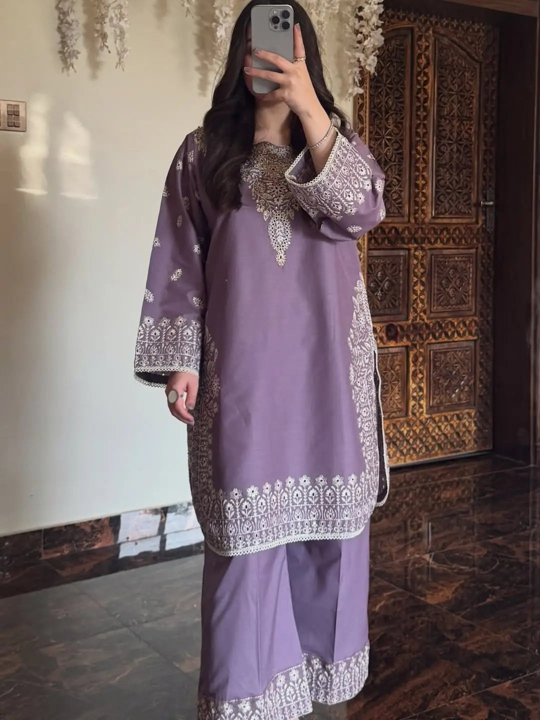 3 Pcs Women's Stitched Cotton Lawn Embroidered Suit