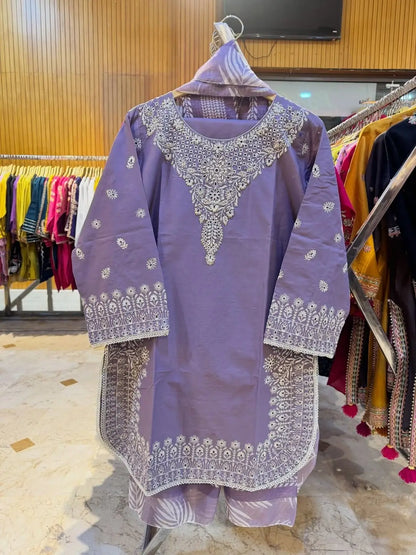 3 Pcs Women's Stitched Cotton Lawn Embroidered Suit
